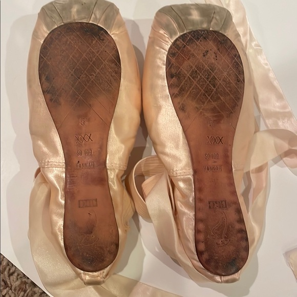 BLOCH Satin Ballet Pointe Shoes - Picture 5 of 7